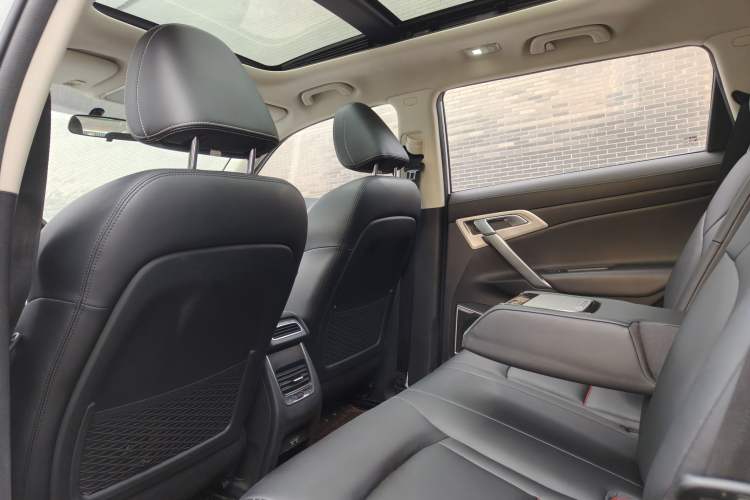 Used Geely Auto Emgrand X7 Sport 2018 1.8TD Automatic Two-Wheel Drive Smart Connect 4G Internet Edition Interior 3