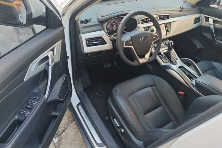 Used Geely Auto Emgrand X7 Sport 2018 1.8TD Automatic Two-Wheel Drive Smart Connect 4G Internet Edition Interior 3