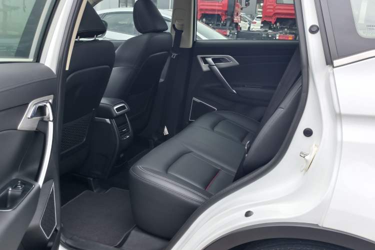 Used Geely Auto Emgrand X7 Sport 2018 1.8TD Automatic Two-Wheel Drive Smart Connect 4G Internet Edition Interior 3