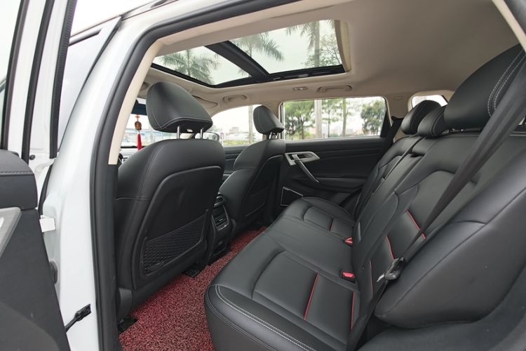 Used Geely Auto Emgrand X7 Sport 2018 1.8TD Automatic Two-Wheel Drive Smart Connect 4G Internet Edition Interior 3