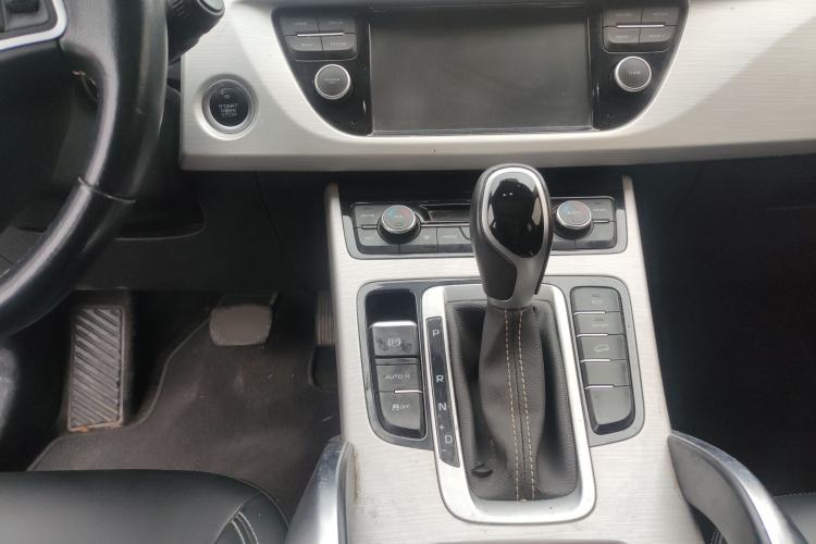 Used Geely Auto Emgrand X7 Sport 2018 1.8TD Automatic Two-Wheel Drive Zhiya Model Interior 3