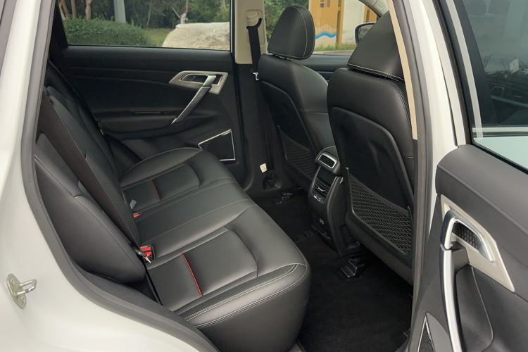 Used Geely Auto Emgrand X7 Sport 2018 1.8TD Automatic Two-Wheel Drive Smart Connect 4G Internet Edition Interior 3