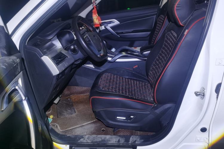Used Geely Auto Emgrand X7 Sport 2018 1.8TD Automatic Two-Wheel Drive Smart Connect 4G Internet Edition Interior 3