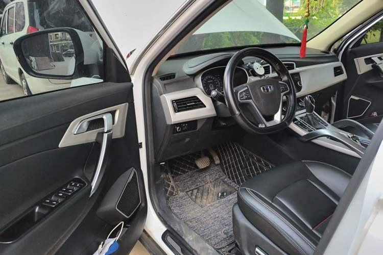 Used Geely Auto Emgrand X7 Sport 2018 1.8TD Automatic Two-Wheel Drive Smart Connect 4G Internet Edition Interior 3