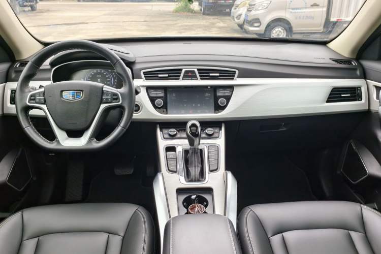 Used Geely Auto Emgrand X7 Sport 2018 1.8TD Automatic Two-Wheel Drive Smart Connect 4G Internet Edition Interior 4