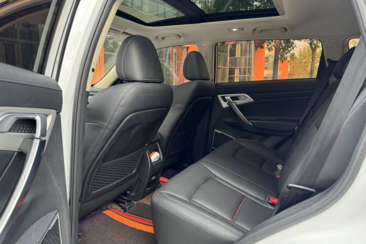 Used Geely Auto Emgrand X7 Sport 2018 2.0L Manual Two-Wheel Drive Zhiya Version Interior 4