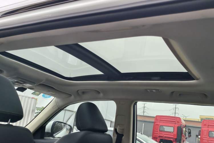 Used Geely Auto Emgrand X7 Sport 2018 1.8TD Automatic Two-Wheel Drive Smart Connect 4G Internet Edition Interior 5