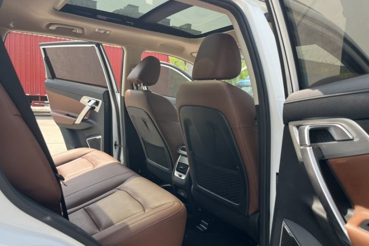 Used Geely Auto Emgrand X7 Sport 2018 1.8TD Automatic Two-Wheel Drive ZhiZun Model with 4G Connectivity Interior 5