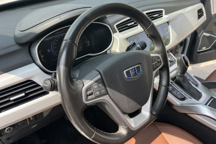 Used Geely Auto Emgrand X7 Sport 2018 1.8TD Automatic Two-Wheel Drive ZhiZun Model with 4G Connectivity Interior 6