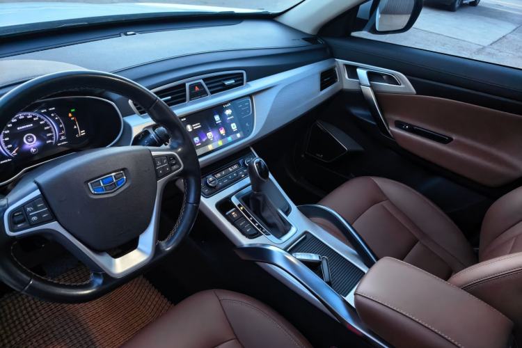 Used Geely Auto Emgrand X7 Sport 2018 1.8TD Automatic Two-Wheel Drive ZhiZun Model with 4G Connectivity Interior 8