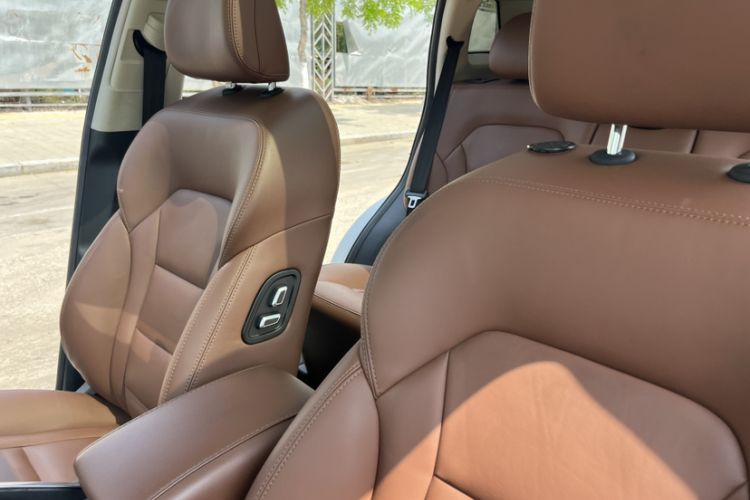 Used Geely Auto Emgrand X7 Sport 2018 1.8TD Automatic Two-Wheel Drive ZhiZun Model with 4G Connectivity Interior 9