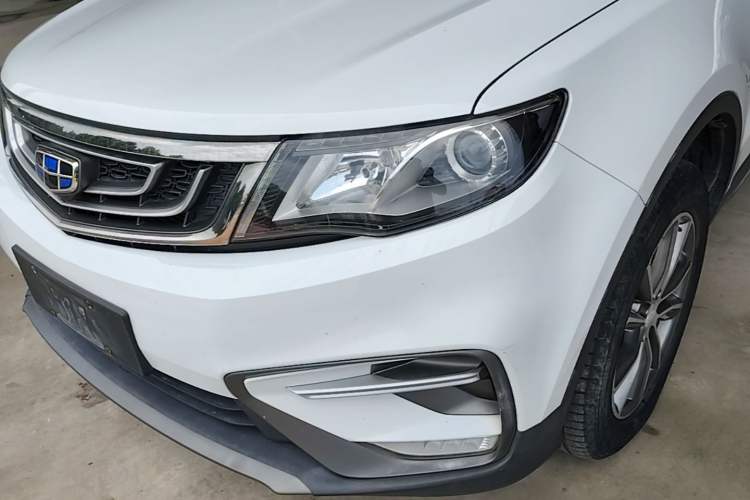 Used Geely Auto Emgrand X7 Sport 2018 1.8TD Automatic Two-Wheel Drive Zhiya Model Left Front Headlight