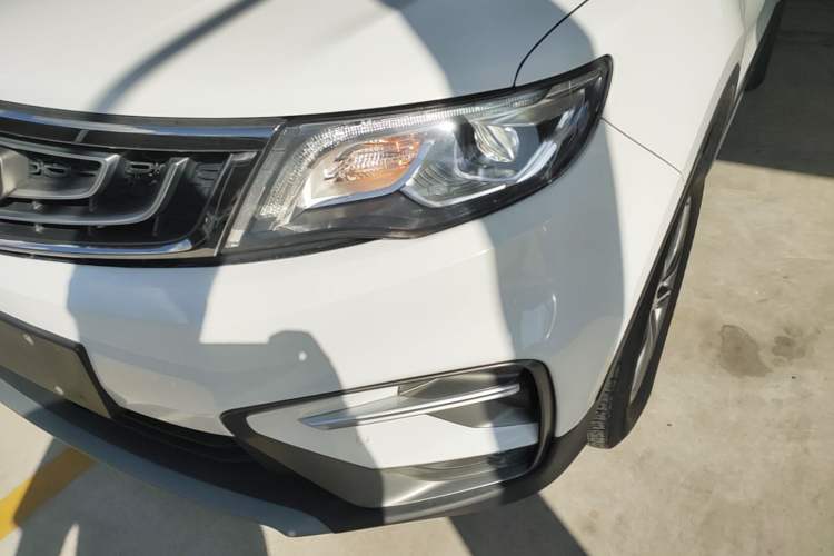 Used Geely Auto Emgrand X7 Sport 2018 1.8TD Automatic Two-Wheel Drive Smart 4G Connected Version Left Front Headlight