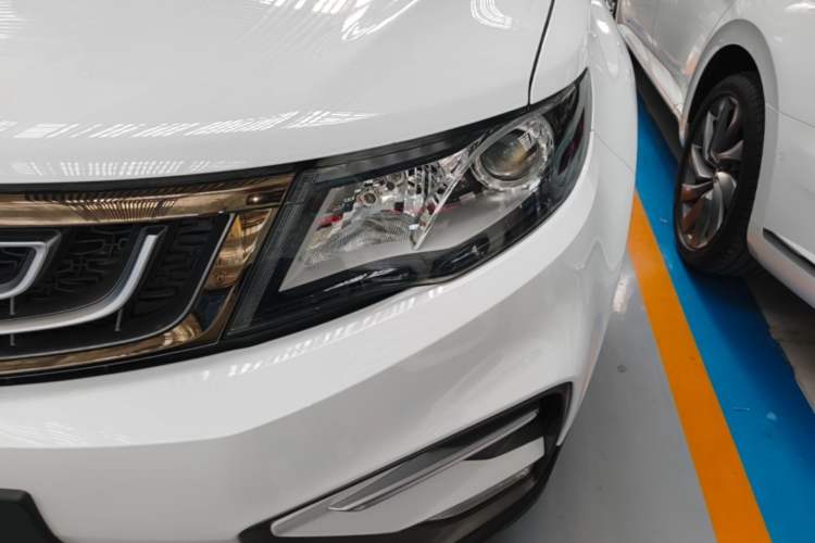 Used Geely Auto Emgrand X7 Sport 2018 1.8TD Automatic Two-Wheel Drive Zhiya Model Left Front Headlight