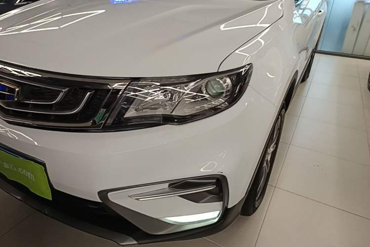 Used Geely Auto Emgrand X7 Sport 2018 1.8TD Automatic Two-Wheel Drive Zhiya Model Left Front Headlight