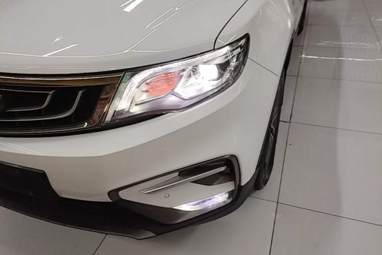 Used Geely Auto Emgrand X7 Sport 2018 1.8TD Automatic Two-Wheel Drive Smart Connect 4G Internet Edition Left Front Headlight