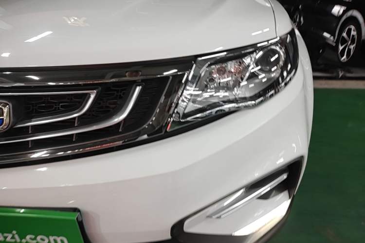 Used Geely Auto Emgrand X7 Sport 2018 1.8TD Automatic Two-Wheel Drive Zhiya Model Left Front Headlight