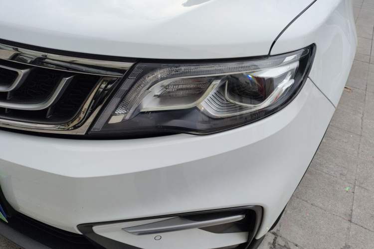 Used Geely Auto Emgrand X7 Sport 2018 1.8TD Automatic Two-Wheel Drive Smart Connect 4G Internet Edition Left Front Headlight