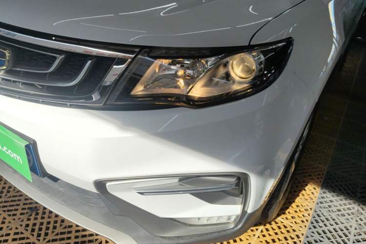 Used Geely Auto Emgrand X7 Sport 2018 1.8TD Manual Two-Wheel Drive Zhiya Model Left Front Headlight