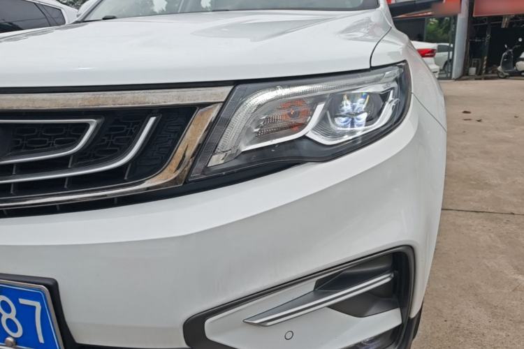Used Geely Auto Emgrand X7 Sport 2018 1.8TD Automatic Two-Wheel Drive Smart Connect 4G Internet Edition Left Front Headlight