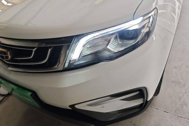 Used Geely Auto Emgrand X7 Sport 2018 1.8TD Automatic All-Wheel-Drive ZhiZun Model with 4G Connectivity Left Front Headlight