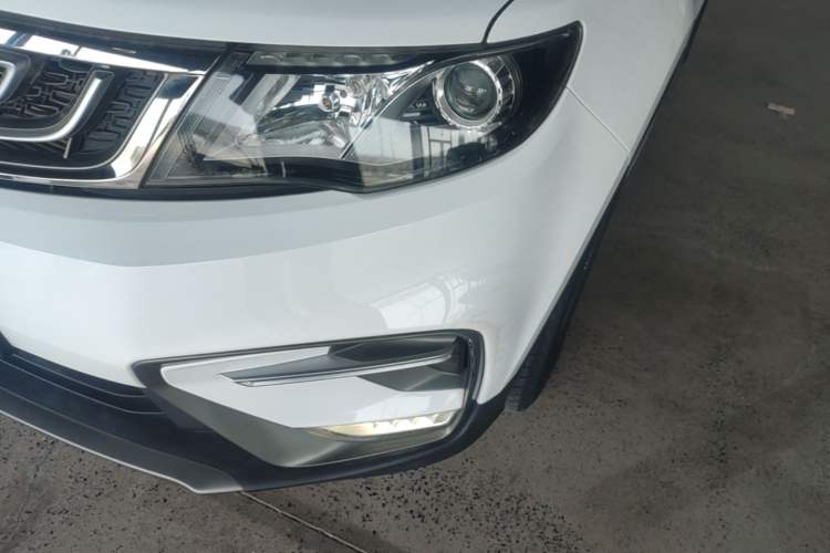 Used Geely Auto Emgrand X7 Sport 2018 1.8TD Automatic Two-Wheel Drive Zhiya Model Left Front Headlight
