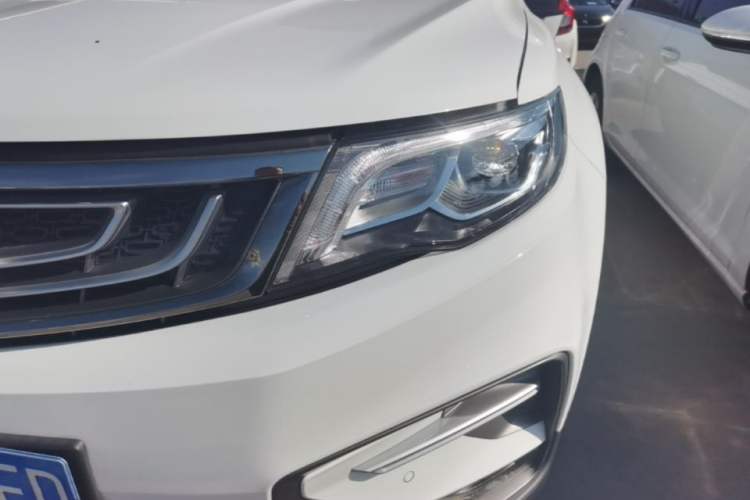 Used Geely Auto Emgrand X7 Sport 2018 1.8TD Automatic Two-Wheel Drive Smart Connect 4G Internet Edition Left Front Headlight