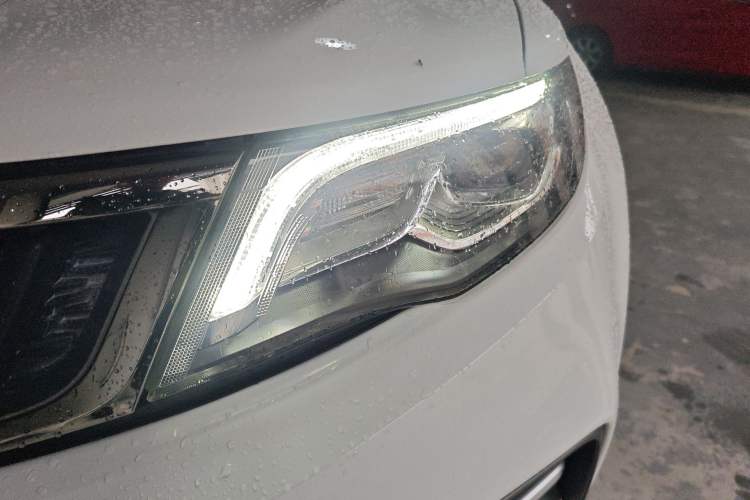 Used Geely Auto Emgrand X7 Sport 2018 1.8TD Automatic Two-Wheel Drive Smart Connect 4G Internet Edition Left Front Headlight