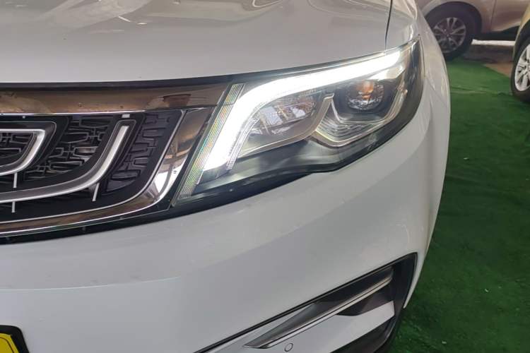 Used Geely Auto Emgrand X7 Sport 2018 1.8TD Automatic Two-Wheel Drive Smart Connect 4G Internet Edition Left Front Headlight