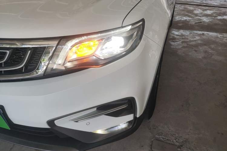 Used Geely Auto Emgrand X7 Sport 2018 1.8TD Automatic Two-Wheel Drive Smart Connect 4G Internet Edition Left Front Headlight