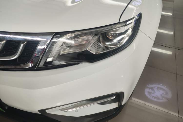 Used Geely Auto Emgrand X7 Sport 2018 1.8TD Automatic Two-Wheel Drive Smart Connect 4G Internet Edition Left Front Headlight