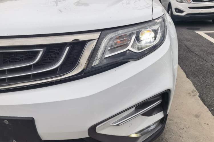 Used Geely Auto Emgrand X7 Sport 2018 1.8TD Automatic Two-Wheel Drive Smart Connect 4G Internet Edition Left Front Headlight