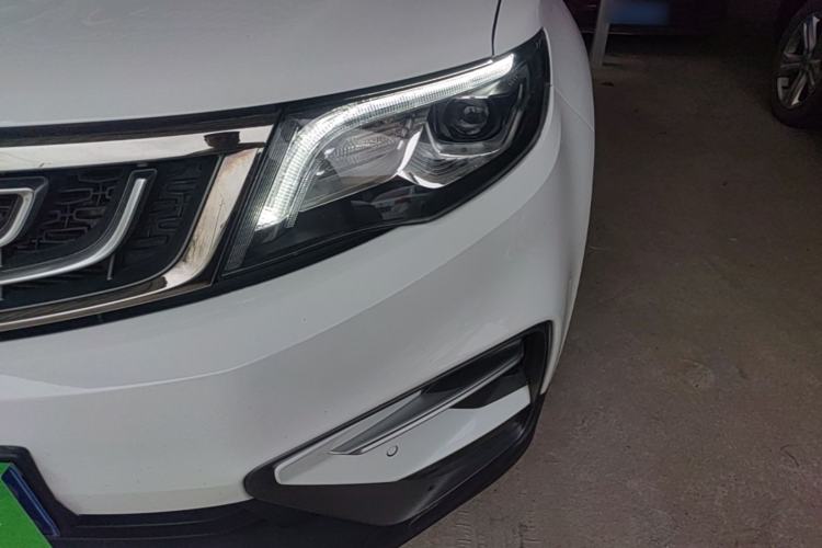 Used Geely Auto Emgrand X7 Sport 2018 1.8TD Automatic Two-Wheel Drive Smart Connect 4G Internet Edition Left Front Headlight