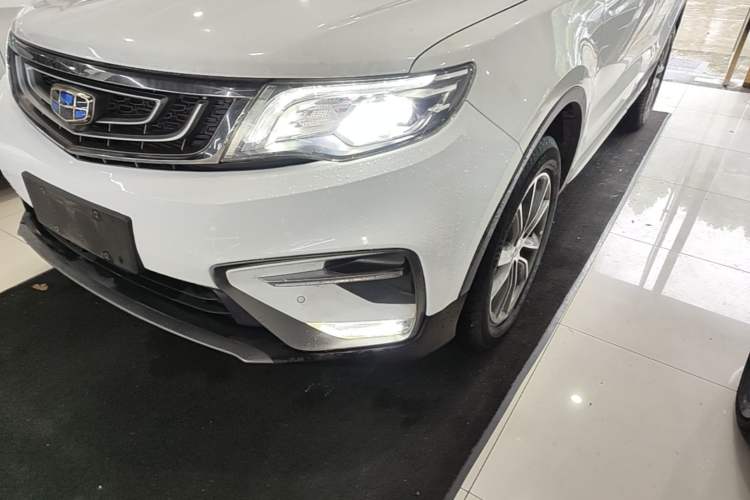 Used Geely Auto Emgrand X7 Sport 2018 1.8TD Automatic Two-Wheel Drive Smart Connect 4G Internet Edition Left Front Headlight