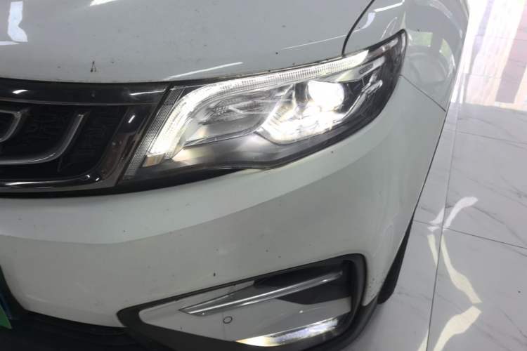Used Geely Auto Emgrand X7 Sport 2018 1.8TD Automatic Two-Wheel Drive Smart Connect 4G Internet Edition Left Front Headlight