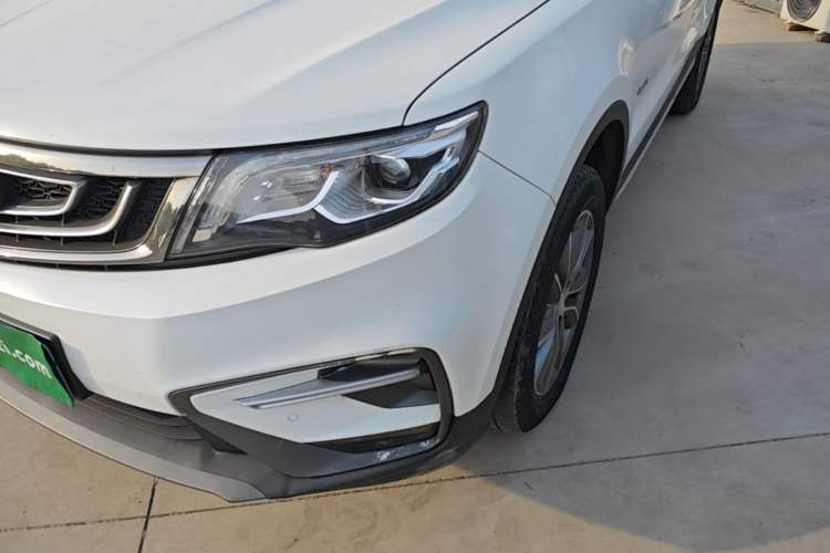 Used Geely Auto Emgrand X7 Sport 2018 1.8TD Automatic Two-Wheel Drive Smart Connect 4G Internet Edition Left Front Headlight