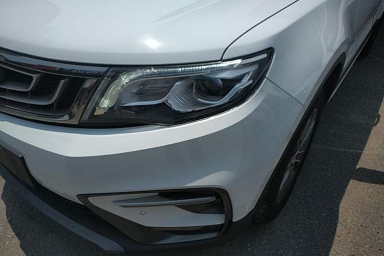 Used Geely Auto Emgrand X7 Sport 2018 1.8TD Automatic Two-Wheel Drive Smart Connect 4G Internet Edition Left Front Headlight