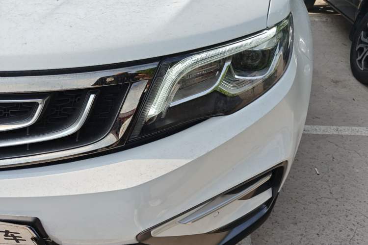 Used Geely Auto Emgrand X7 Sport 2018 1.8TD Automatic Two-Wheel Drive Smart Connect 4G Internet Edition Left Front Headlight