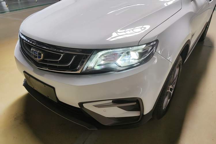 Used Geely Auto Emgrand X7 Sport 2018 1.8TD Automatic Two-Wheel Drive Smart Connect 4G Internet Edition Left Front Headlight