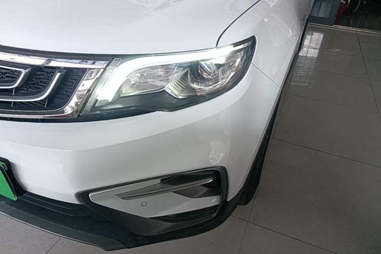 Used Geely Auto Emgrand X7 Sport 2018 1.8TD Automatic Two-Wheel Drive Smart Connect 4G Internet Edition Left Front Headlight