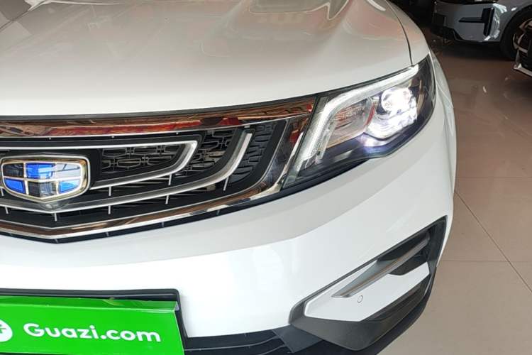 Used Geely Auto Emgrand X7 Sport 2018 1.8TD Automatic Two-Wheel Drive Smart Connect 4G Internet Edition Left Front Headlight