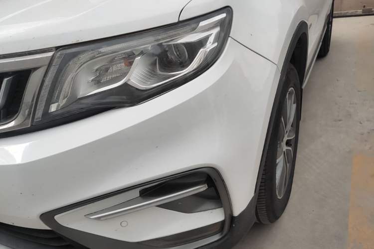 Used Geely Auto Emgrand X7 Sport 2018 1.8TD Automatic Two-Wheel Drive Smart Connect 4G Internet Edition Left Front Headlight