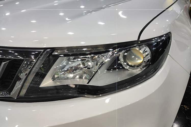 Used Geely Auto Emgrand X7 Sport 2018 1.8TD Automatic Two-Wheel Drive Zhiya Model Left Front Headlight