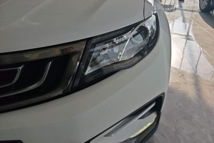 Used Geely Auto Emgrand X7 Sport 2018 2.0L Manual Two-Wheel Drive Zhiya Version Left Front Headlight