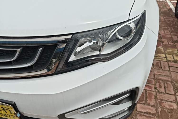 Used Geely Auto Emgrand X7 Sport 2018 1.8TD Automatic Two-Wheel Drive Zhiya Model Left Front Headlight