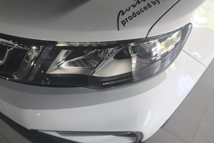 Used Geely Auto Emgrand X7 Sport 2018 2.0L Manual Two-Wheel Drive Zhiya Version Left Front Headlight