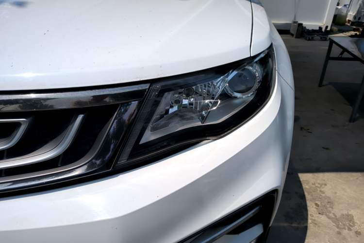 Used Geely Auto Emgrand X7 Sport 2018 1.8TD Automatic Two-Wheel Drive Zhiya Model Left Front Headlight