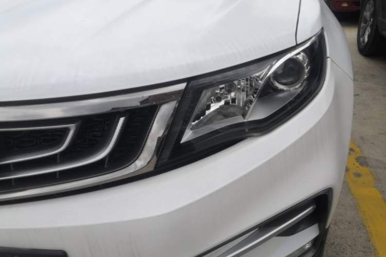 Used Geely Auto Emgrand X7 Sport 2018 1.8TD Automatic Two-Wheel Drive Zhiya Model Left Front Headlight
