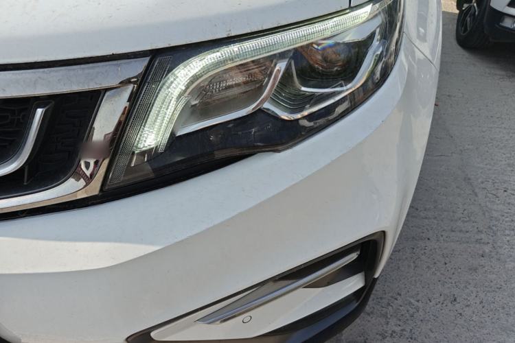 Used Geely Auto Emgrand X7 Sport 2018 1.8TD Automatic Two-Wheel Drive Smart Connect 4G Internet Edition Left Front Headlight