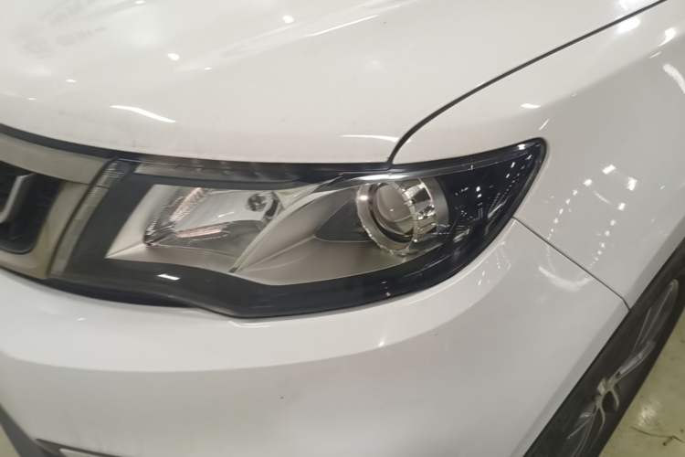 Used Geely Auto Emgrand X7 Sport 2018 1.8TD Automatic Two-Wheel Drive Zhiya Model Left Front Headlight